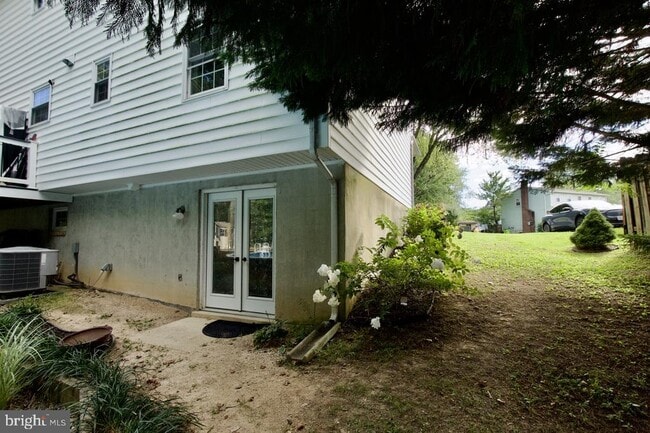 Building Photo - 5576 Neddleton Ave