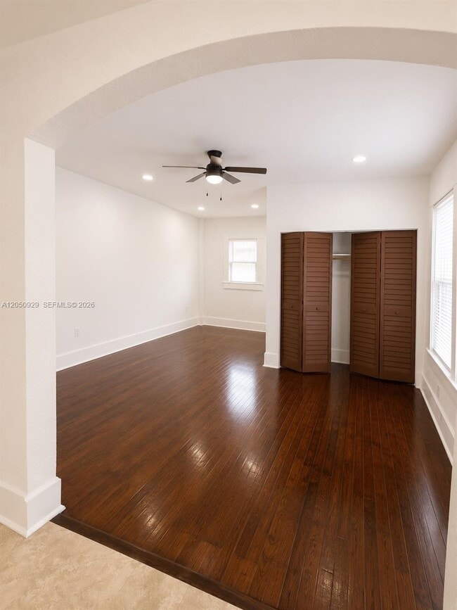 Building Photo - 1319 Meridian Ave Unit 208