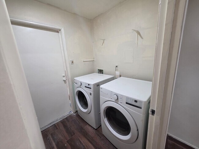 Building Photo - 13830 Burgoyne Rd