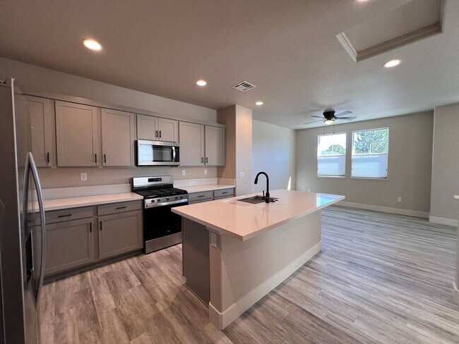 Photo - Charming & NEW! 2/2/2 Townhome in Gardnerv...