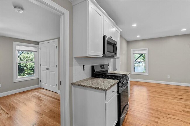 Photo - 376 Arnolds Neck Dr