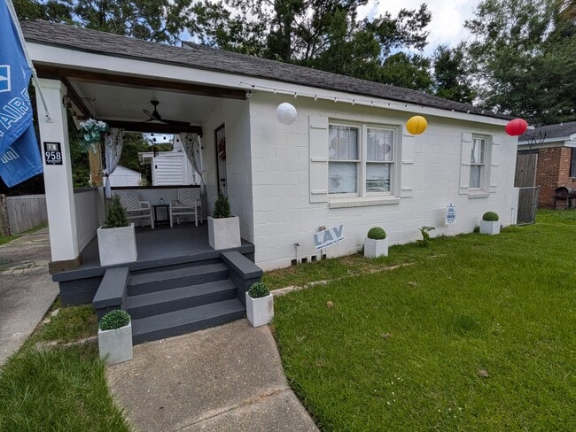 Photo - 958 Montgomery St