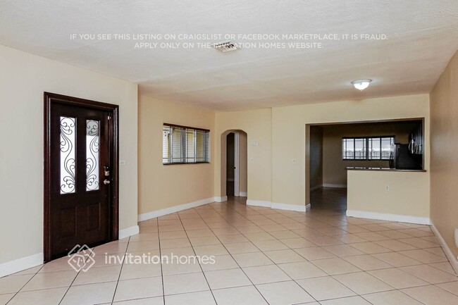 Photo - 623 W 63rd Dr