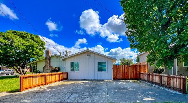 Building Photo - 847 Central Ave Unit A