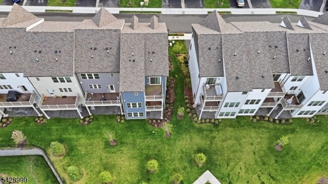 Photo - 19 Dahlia Dr