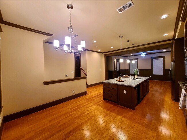 Photo - 855 Mathis St