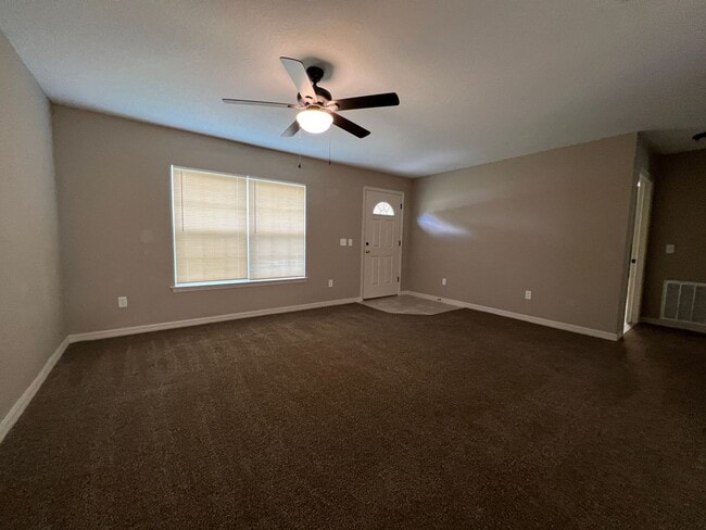 Photo - Charming 3-Bedroom, 2-Bathroom Single-Family Home in Ocklawaha!