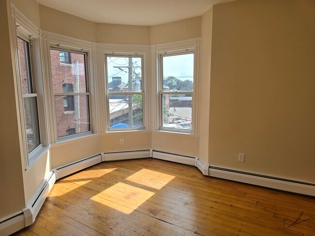 Building Photo - 9-11 Bismarck St Unit 3
