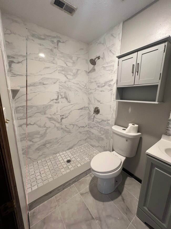 Photo - 126 Hampton Dr