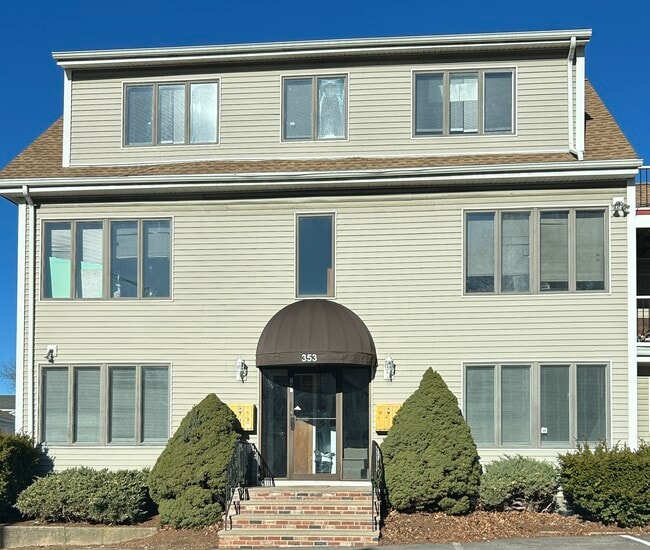 Building Photo - 353 Cabot St Unit 353