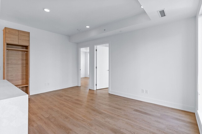 Photo - 200 Redpath Ave