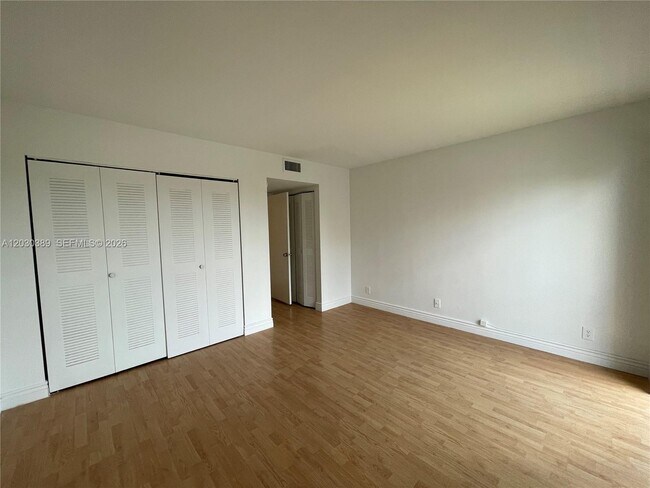 Photo - 8560 N Sherman Cir Unit 504