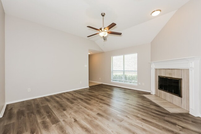 Photo - 822 Astaire Ave