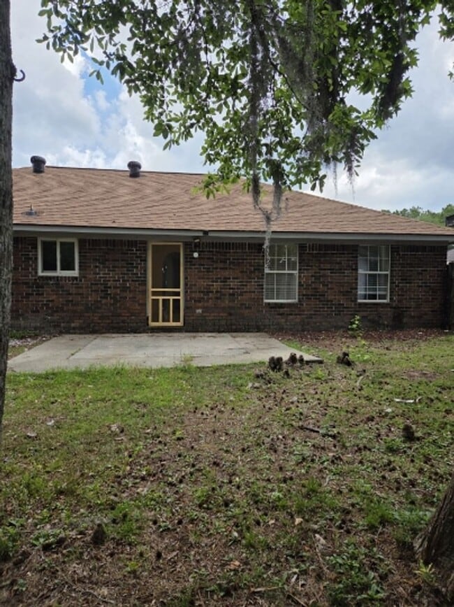 Building Photo - 4 bedroom beautiful home available now!