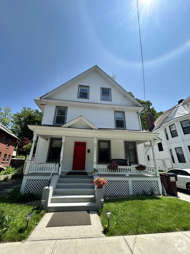 Building Photo - 212 Circular St Unit 2 Rental