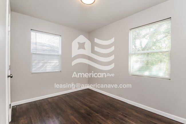 Photo - 328 W 46th Pl N Casa