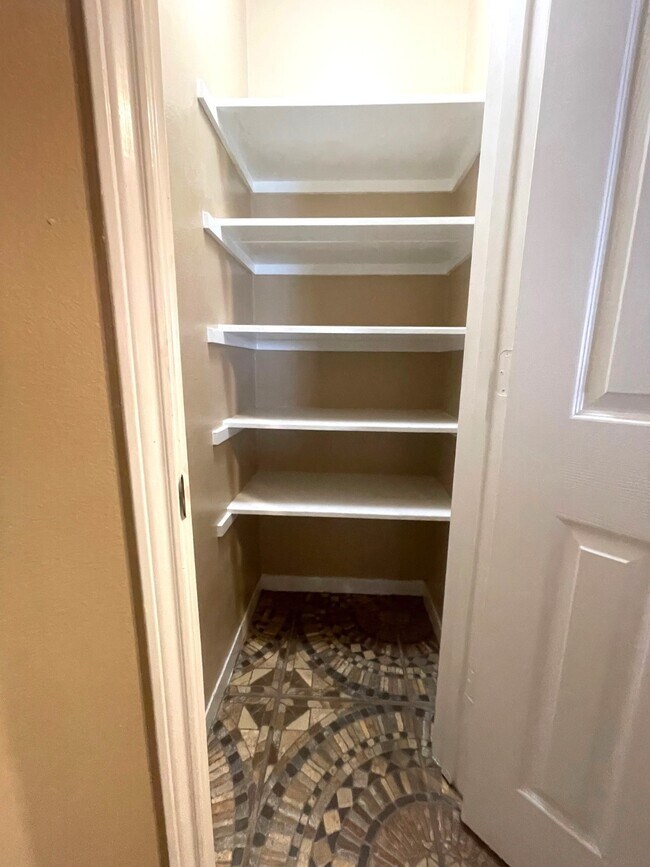 Photo - 1134 Somercotes Ln