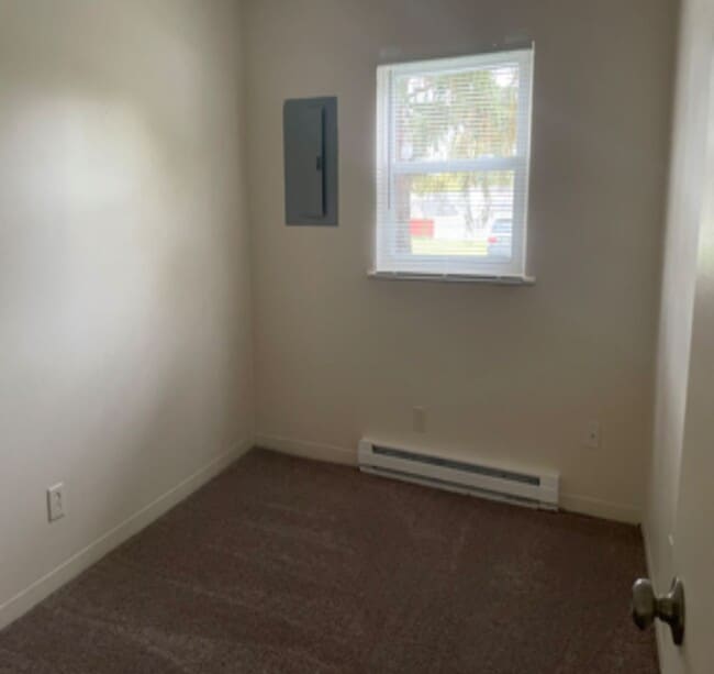 Photo - Large 2 bedroom apartment with washer/dryer hookup Unidad 1459-B