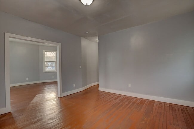 Photo - 3-bedroom apartment for rent Unit 1221 California Ave - 2
