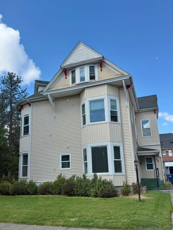 Photo - 176 S Chestnut St Unit 1