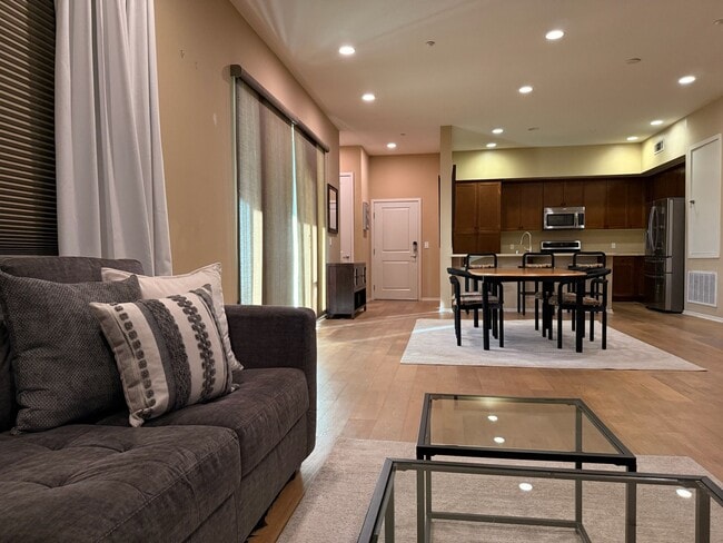 Building Photo - 13019 Park Pl Unit 403