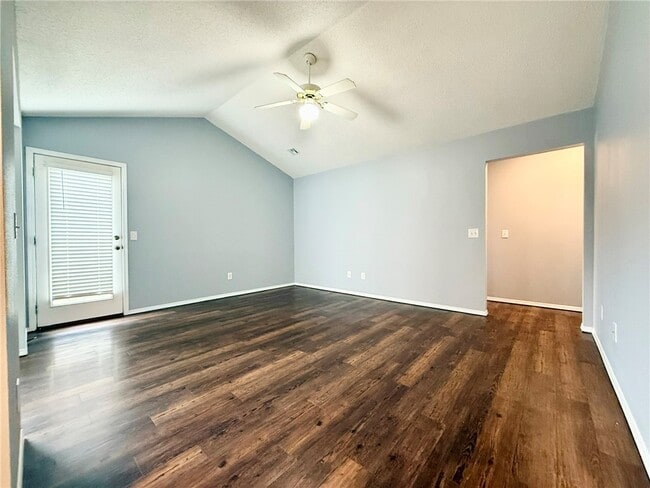 Photo - 3102 NE 12th St
