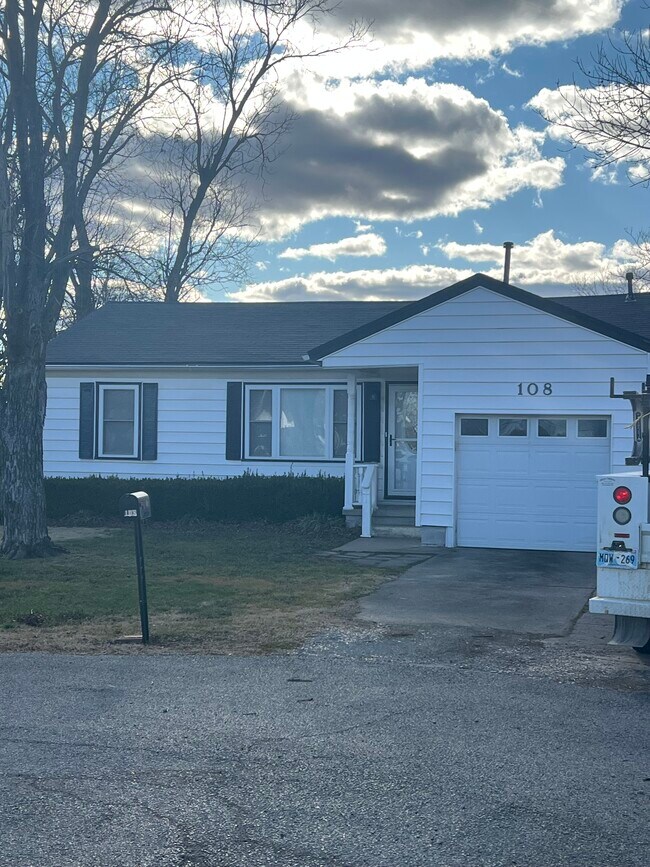 Photo - 108 Circle Dr