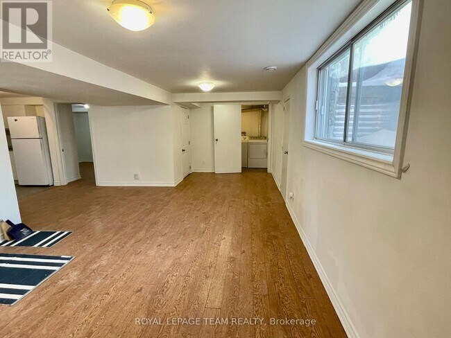 Photo - 1627 Chaucer Ave