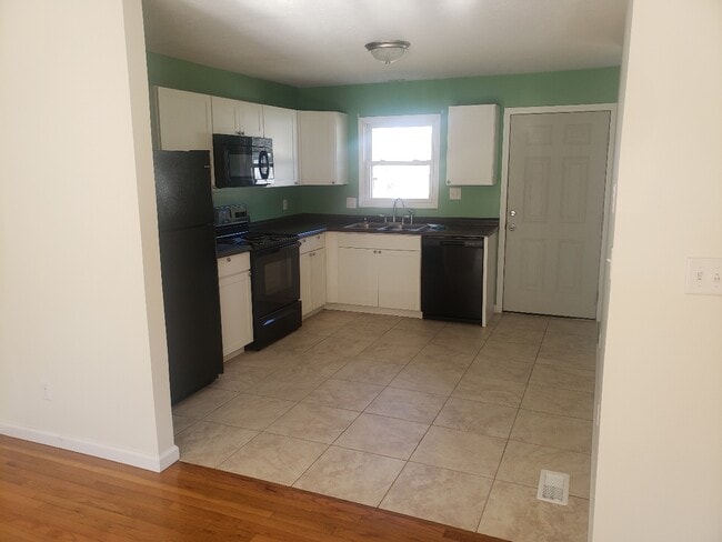 Photo - 12 Rallen Dr Unit B