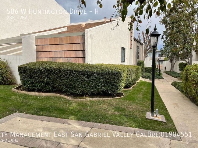 Photo - 586 W Huntington Dr