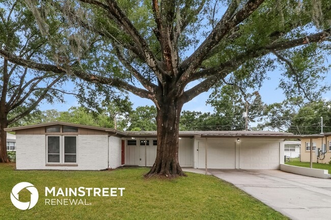Photo - 827 E River Dr