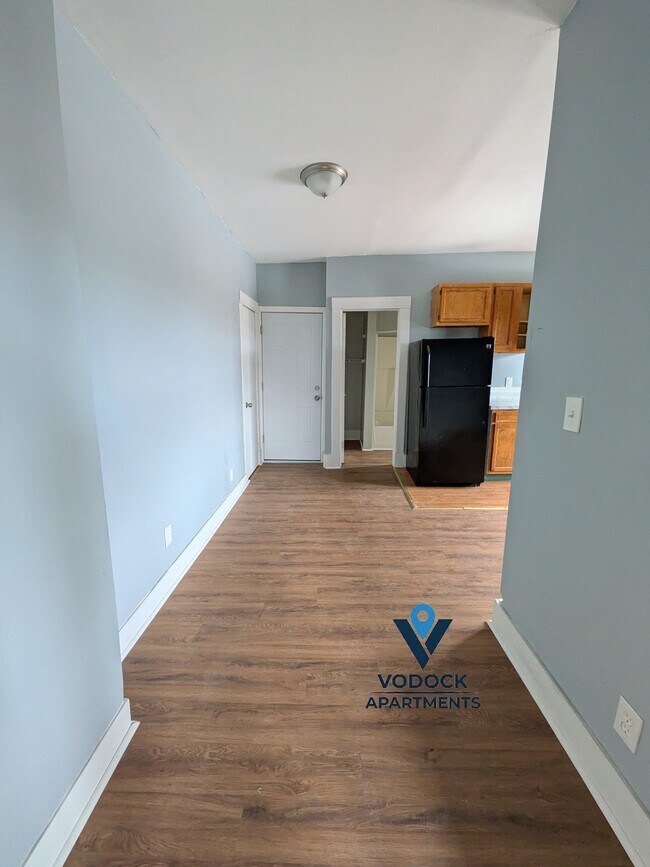 Photo - 1123 Main St