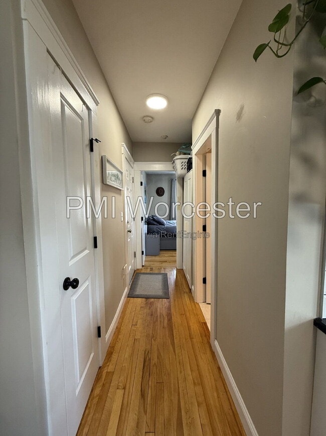 Photo - 29 Loxwood St Unit 1r