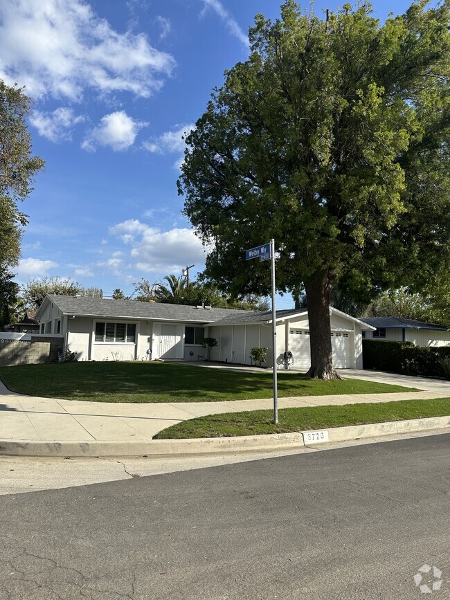 Building Photo - 6726 Capistrano Ave Rental