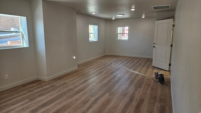 Photo - 146 N Main St