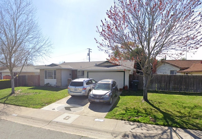 Adorable 4/2 With GREAT Backyard. Gardene... - Adorable 4/2 With GREAT Backyard.  Gardene... Casa