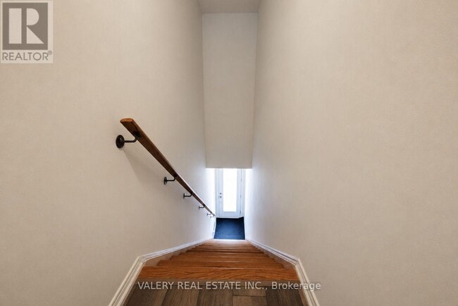 Photo - 20 Woodstream Dr