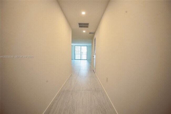 Photo - 77 SE 5th St Unidad 2203