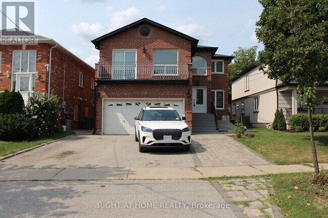 Photo - 36 Ellerby Square N