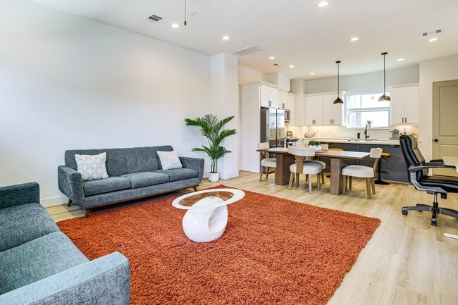 Photo - 2339 Eagle St