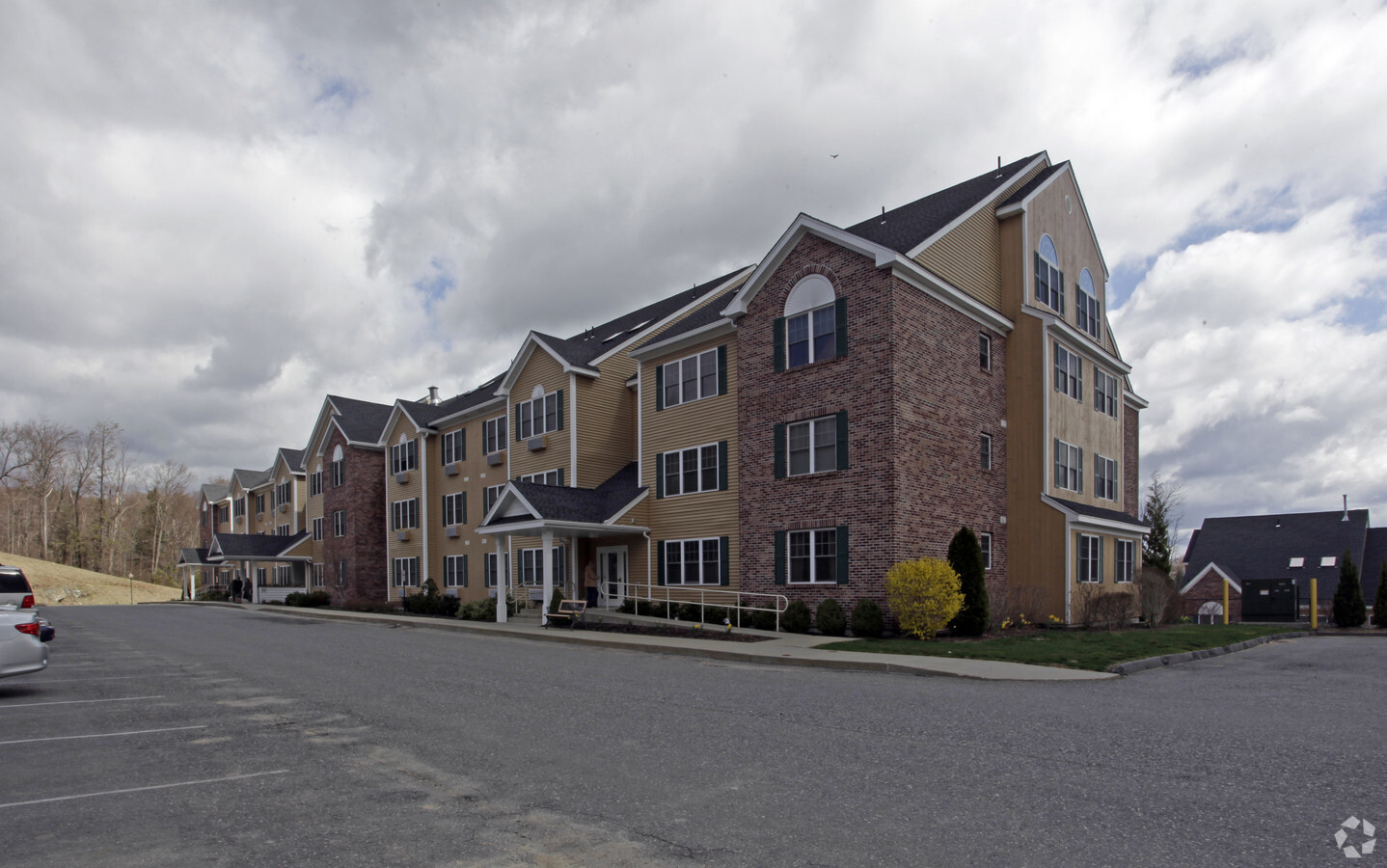 Center Hill Apartments - Center Hill Apartments