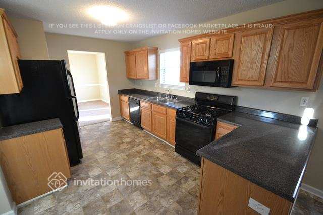 Photo - 103 Silvergrass Dr