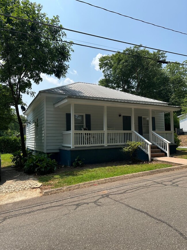 2 Bedroom, 1 bathroom Home on Atlanta Ave ... - 2 Bedroom, 1 bathroom Home on Atlanta Ave ...