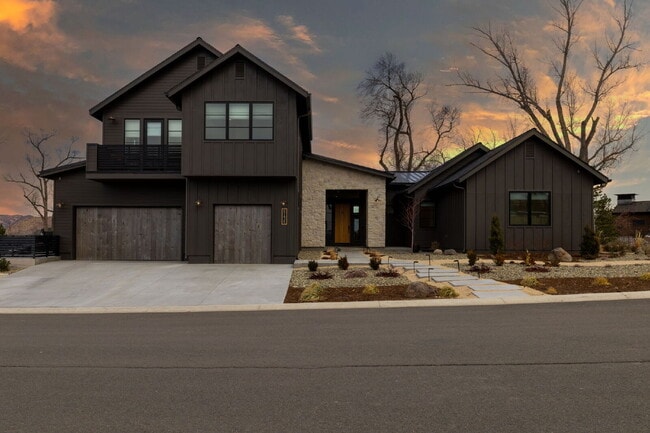 6136 Falabella Wy