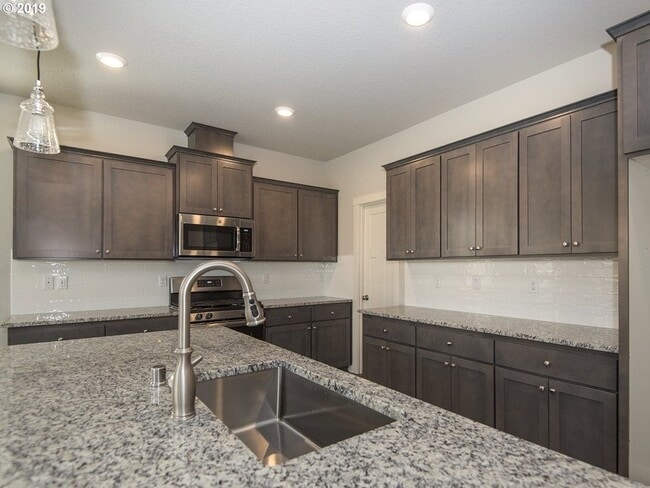 Cocina principal - 4124 SW Mawrcrest Ave