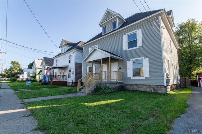 Photo - 863 W Main St