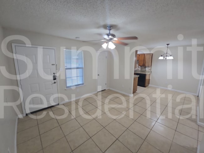 Photo - 900 E Leslie Cir