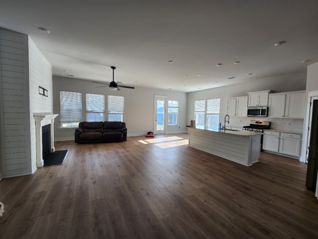 Photo - 112 Ashworth Dr