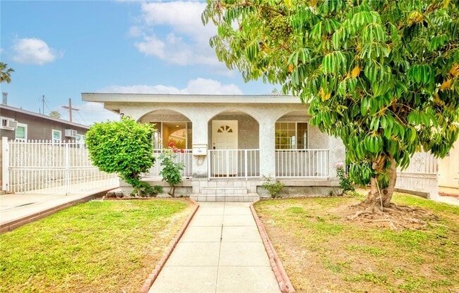 Building Photo - 708 W California Ave