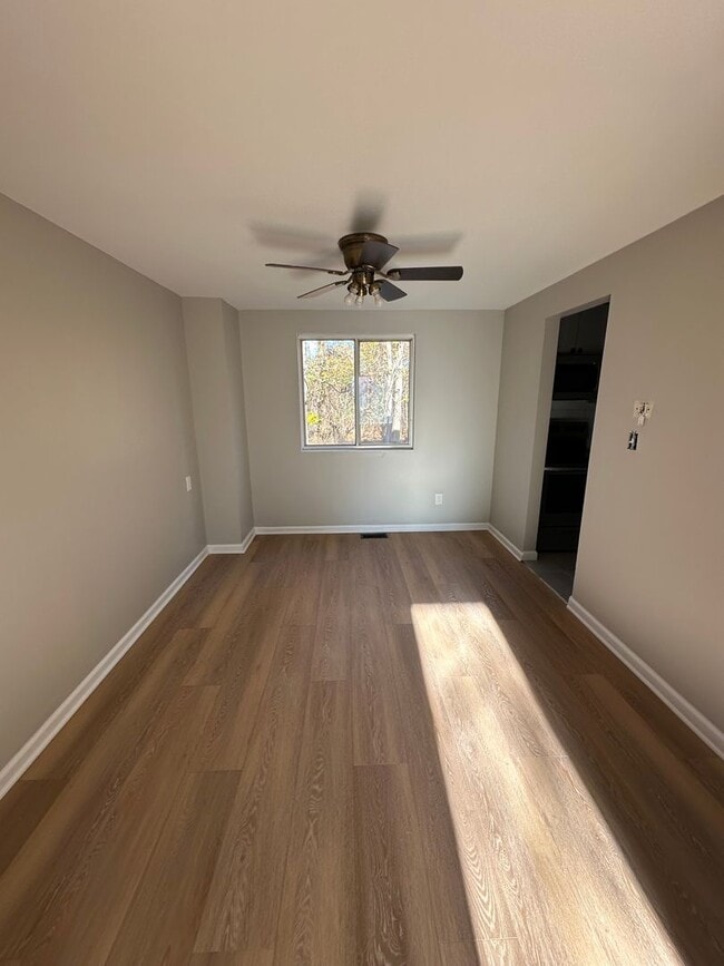 Photo - 4 bedroom 2.5 bath single family in Burlin...